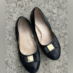 Cole Haan Women's Black leather Ballet Flats size 8.5 with gold buckle